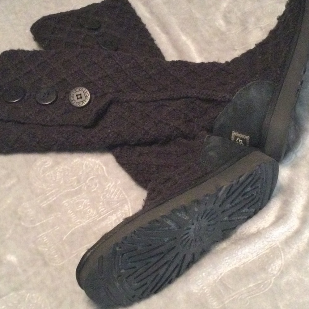Ugg classic Cardy button detailed knit boots